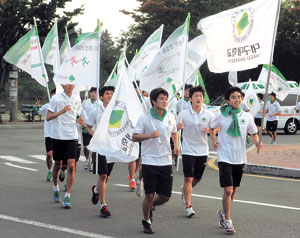 대구대학교 학생들이 10일 대구도시철도 1호선의 대구대
