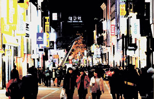 타지 방문자들에게 대구 문화를 알리는 관문 역할을 하고 있는 동성로의 모습. 매일신문 자료사진