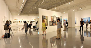 ▲28일 폐막한 2012 대구사진비엔날레에 9만5천여 명의 관람객이 찾아왔다. 전시장 전경.