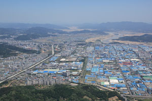 전국 1천대 기업 중 본사를 구미에 둔 기업체 수가 줄면서 구미 국가산업단지가 갈수록 위축되고 있다. 구미국가산단