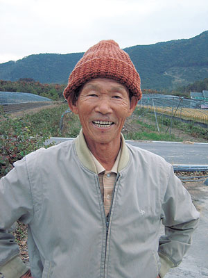 청도 김씨 문중의 김선옥 씨가 예전 청도면의 편입과정을 설명하고 있다. 노진규기자