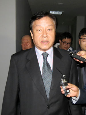 김형태 국회의원이 1심 선고공판을 마친 뒤 재판장을 빠져나오고 있다. 포항