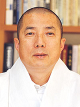 ▲조계종 제10교구 본사 은해사 주지에 재임명된 돈관 스님. 4년간 은해사의 총괄업무를 이끈다.