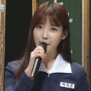 아이유 교복 진행 