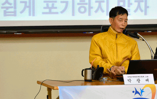 7일 경북대 사회과학대학 132호 강의실에서 박광배 씨가 경북대 학생 100여 명을 앞에 두고 강연을 하고 있다. 우태욱기자 woo@msnet.co.kr
