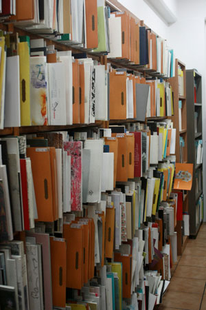 김달진미술자료박물관 전경. 김달진미술자료박물관과 김달진미술연구소에는 김달진 관장이 40여 년간 꼼꼼하게 모아온 미술 관련 자료들이 모여 있다.