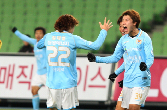 대구FC 인준연이 28일 대구스타디움에서 열린 광주FC와의 경기에서 선제골을 터뜨린 뒤 환호하고 있다. 대구FC 제공