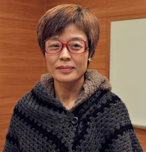 대백프라자 문화센터에서 뜨개질 강의를 맡고 있는 정민혜 강사.