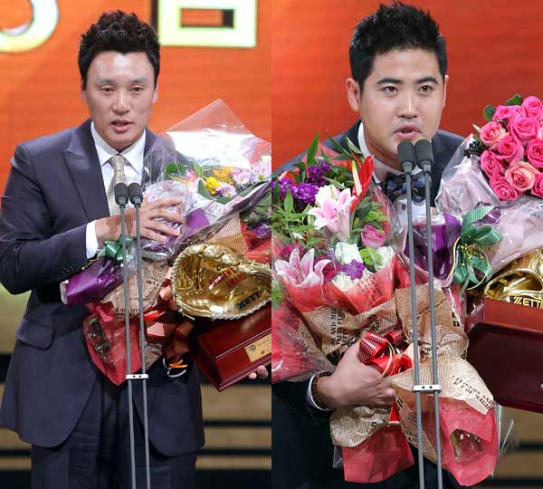 2012 골든글러브 시상식서 지명타자 부문 수상자로 선정된 삼성 이승엽과 투수 부문 수상자 장원삼. 삼성 라이온즈 제공