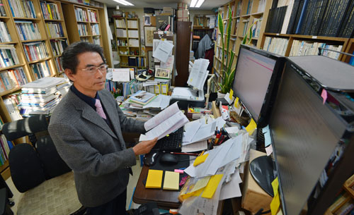 임 교수가 대구경북 민속문화에 대해 설명하면서 