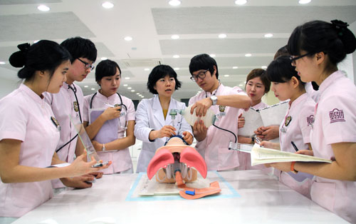 대구과학대는 대구경북에서 가장 오랜 전통을 자랑하는 간호학과를 자랑하고 있다.