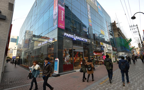 박근혜 제18대 대통령 당선인이 태어난 대구 중구 삼덕1가 5-2번지. 지금은 생가 부지에 신축 건물이 들어서 과거의 흔적은 찾아볼 수 없다. 성일권기자 sungig@msnet.co.kr