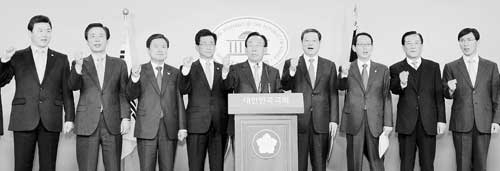 지난 18대 대선 때 대선 후보들에게 지방균형발전을 요구하는 시도지사들.