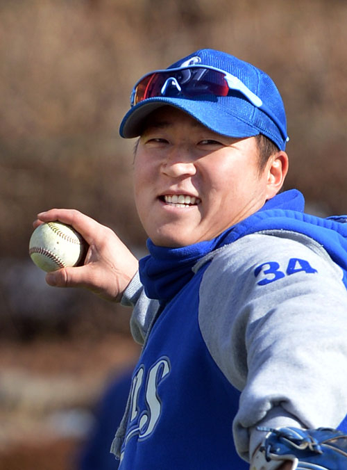 삼성의 한국시리즈 3년 연속 우승을 향해 경산볼파크에서 몸만들기에 돌입한 최형우가 힘차게 공을 던지고 있다. 김태형기자 thkim21@msnet.co.kr