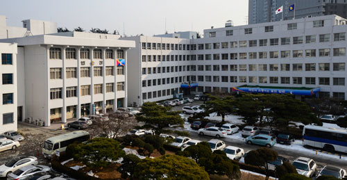 지역법관의 인기가 지역 법조계의 경제적 어려움, 서울 집중화 현상 등으로 시들하고 있다. 사진은 대구법원 전경. 우태욱기자