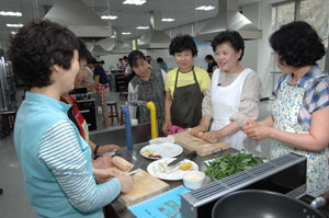 달성군의 특화음식인 사찰음식 요리교실 장면. 달성군 제공