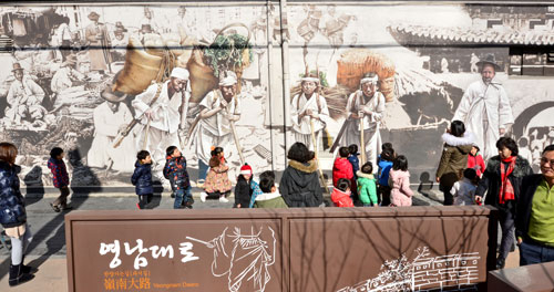 대구 중구 근대골목에서는 과거와 현재와의 대화는 물론 기성세대
