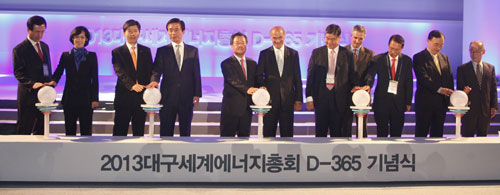 대구가 2013세계에너지총회, 2015세계물포럼 등 대형 국제행사를 잇따라 유치하고 있지만 서울 기획사들이 행사 진행을 맡아 지역 업체들은 소외되고 있다. 지난해 10월 