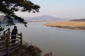 경천대는 낙동강 1천300리 중 제1경으로 꼽힌다. 하늘이 만들었다고 해서 