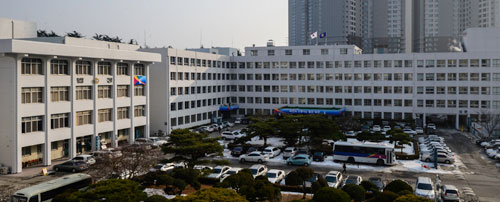 법원은 사법부 독립기관으로 행정부 중 법무부 산하 기관인 검찰청과는 소속이 완전히 다르다. 대구지법과 대구고법의 전경. 우태욱기자 woo@msnet.co.kr