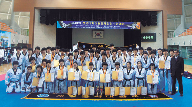 계명문화대 생활체육학부 학생들이 최근 열린 한국대학태권도대회를 석권했다.