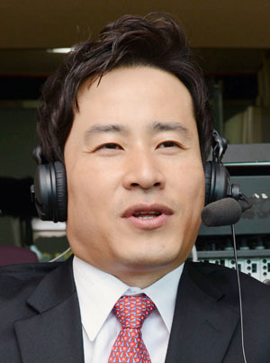 TBC 김대진 캐스터-2007년부터 야구중계 뛰어들어, 사회인 야구팀 1루수 활약 중.