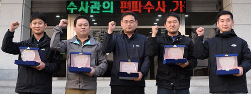 왼쪽부터 영천경찰서 강력2팀 이종도 순경, 이한기 경사, 이기락 팀장, 최상열 경장, 기병석 경사. 영천경찰서 제공