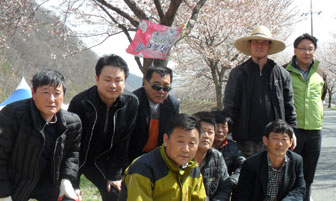 청도 각북면 청년회 회원들이 스스로 만들어가는 축제를 기획하고 추진해 눈길을 끌고 있다. 노진규기자
