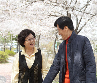 잉꼬부부로 소문난 박 씨 부부. 그 비결은 서로에게 양보하는 것이라고 한다.