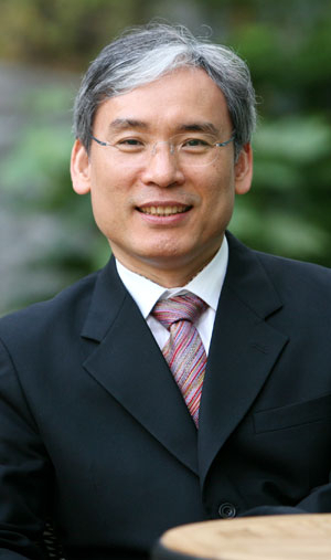 범어교회 제6대 장영일 목사는 