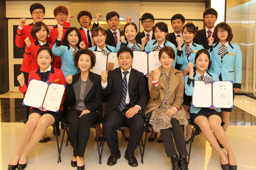 제11회 대구경북 국제관광박람회 관광스토리텔링 대회에서 대상과 특별상을 차지한 구미대학교 호텔관광과 학생들. 구미대 제공