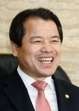 위철환 대한변호사협회장이 24일 변협회장 차원으로는 사상 처음으로 대구를 찾아 대구변호사회 집행부와 변협 운영 등에 대해 이야기를 나눴다. 김태형기자 thkim21@msnet.co.kr