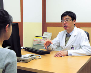 빈혈이 있는 경우엔 기운이 없고 피곤하며, 운동할 때 쉽게 숨이 차고, 맥박이 빠르며, 어지럽고 머리가 아픈 증상이 올 수 있다. 빈혈은 자칫 몸속에 숨어 있는 다른 병을 알리는 증상일 수도 있기 때문에 정확한 진단과 치료가 필요하다.