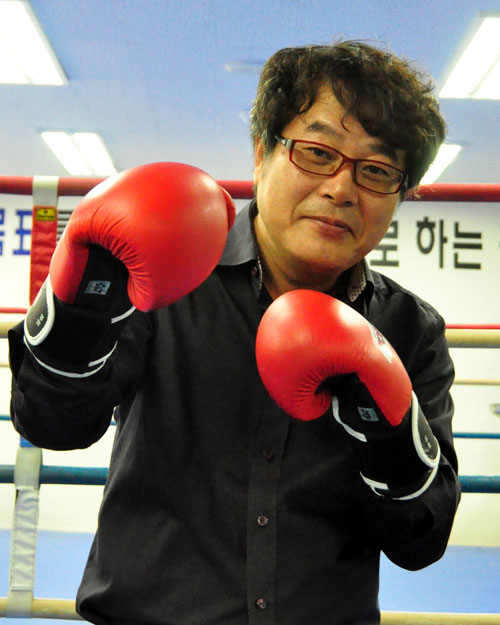 대구아마추어복싱연맹 하재호 회장은 대구 복싱이 중흥기를 맞도록 복싱인들의 사기진작에 힘쓰겠다고 주먹을 불끈 쥐었다. 최두성기자