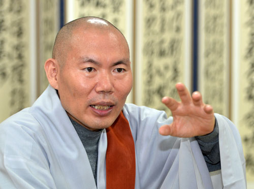 창건 21주년 만에 종합불교타운인 한국불교대학 大관음사를 반석 위에 올려놓은 무일 우학 스님.