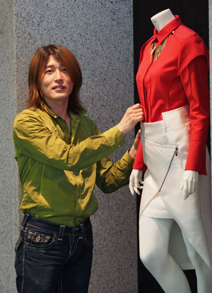 2006년 계명대 패션디자인학과 졸업 2008년 뉴욕 FIT(Fashion Institute of Technology) 졸업 2011년 Designed By Jaewoo Kim 론칭