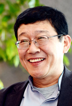 한재흥 아시안 브릿지 대표는= 한 대표는 1960년 서울에서 태어났다. 면목초