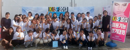 KASF 2013 미용기능경기대회에서 상을 받은 계명문화대 뷰티코디네이션학부 학생들.
