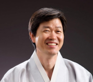 용학도서관 길 위의 인문학 사업 프로그램을 이끌 박수관 동부민요 명창