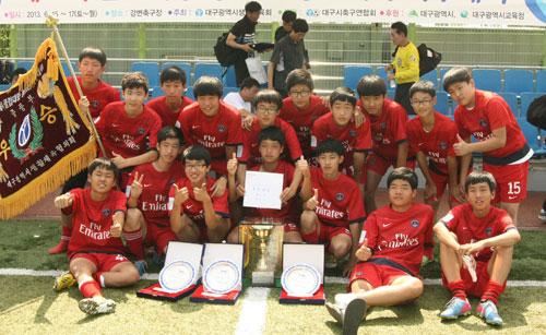 청소년 생활체육축구대회에서 우승한 오성중 선수단. 대구시생활체육회 제공