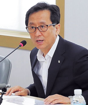 최수현 금융감독원장은 9일 중소기업 대표와의 간담회에서 개성공단 입주 기업의 지원을 약속했다.