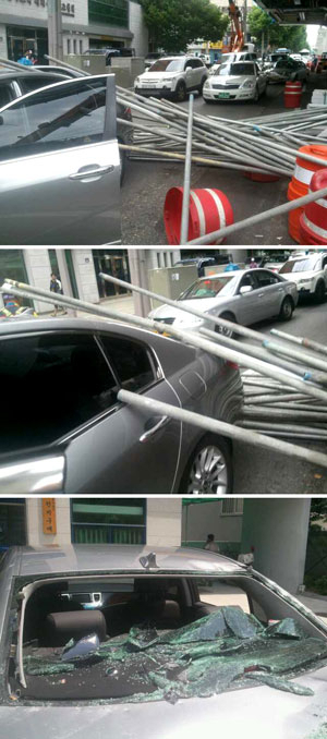 대구 남구 이천동 대구도시철도 3호선 건들바위네거리 정거장 공사 현장에서 크레인으로 옮기던 쇠파이프가 아래로 떨어져 도로 위를 지나가던 차량이 파손됐다. 피해차량 운전자 제공