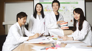 계명문화대는 휴먼 서비스 분야 특성화를 추진하고 있다. 계명문화대 보건학부 학생들.
