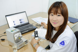 대구가톨릭대 의공학과 대학원생 이연경 씨가 최근 대구에서 열린 후각 및 전자 코 국제학술대회에서 국제 후각 및 화학센싱학회의 젊은 과학자 부문 우수논문상을 받았다.