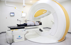 암 종합병원인 칠곡경북대병원에는 현존하는 최고의 방사선 암 치료장비로 불리는 