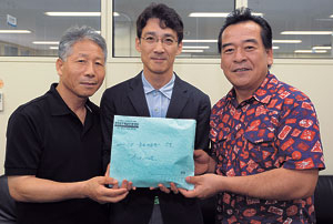 왼쪽부터 김종구 고문, 이상훈 매일신문사 편집국장, 한현 단장.