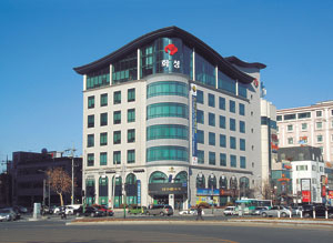 지역 중견건설사인 화성산업이 건전한 재무건전성 등을 바탕으로 어려운 건설환경 속에서도 사업이 순항하고 있다. 매일신문DB