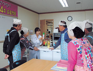 영양사의 지도 아래 직접 요리를 만들어보는 4주간의 건강식 요리실습 체험을 통해 고혈압과 당뇨병 관리를 위한 식이요법의 중요성을 몸으로 느낄 수 있다.