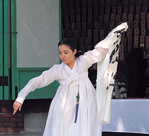 6일 경남 합천원폭피해자복지회관에서 추모제와 천도제가 봉행됐다. 합천군 제공