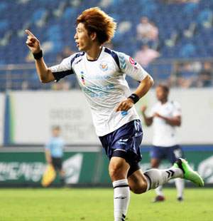 28일 대전에서 열린 대전 시티즌과의 원정경기에서 선제골을 넣은 대구FC 송창호가 환호하고 있다. 대구FC 제공